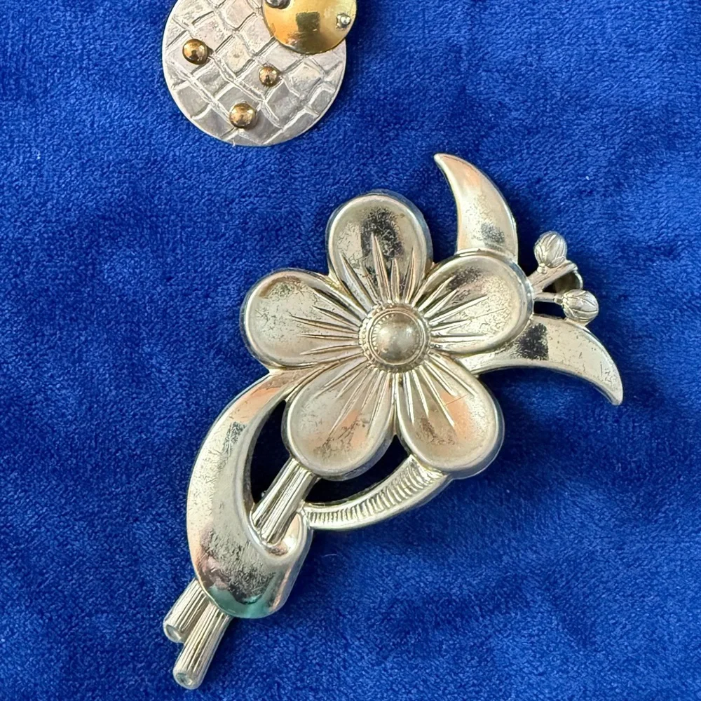 Modernist And Silver Floral Brooch Pin - Vintage Style Flower Accent